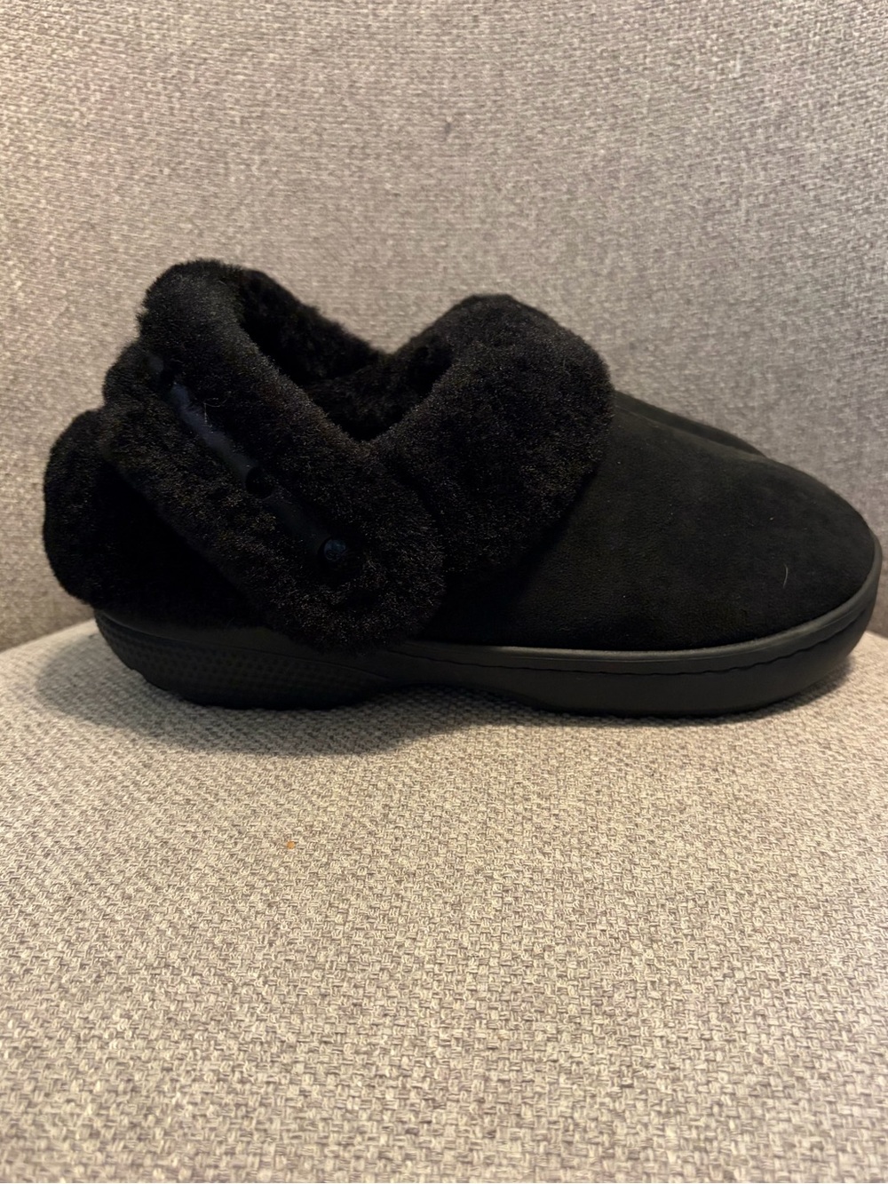 CROCS- NWT women’s size 8 Classic Unfurgettable Vegan Suede Clog in Black.